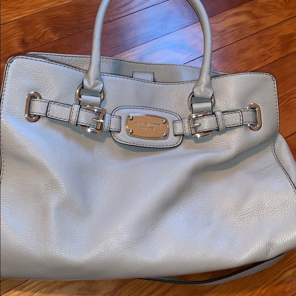 Well maintained lightly used Michael Kors purse